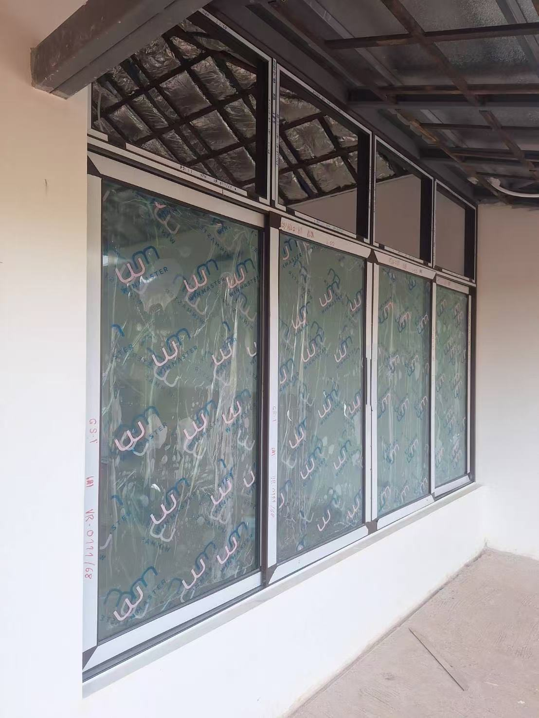 Medium-Tack Film for Aluminum & Glass 8