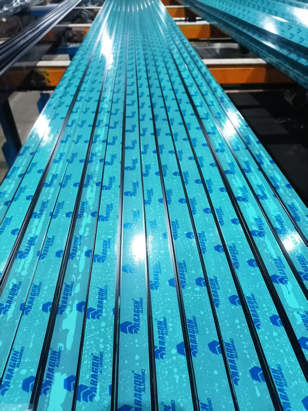 Medium-Tack Film for Smooth Aluminum 3