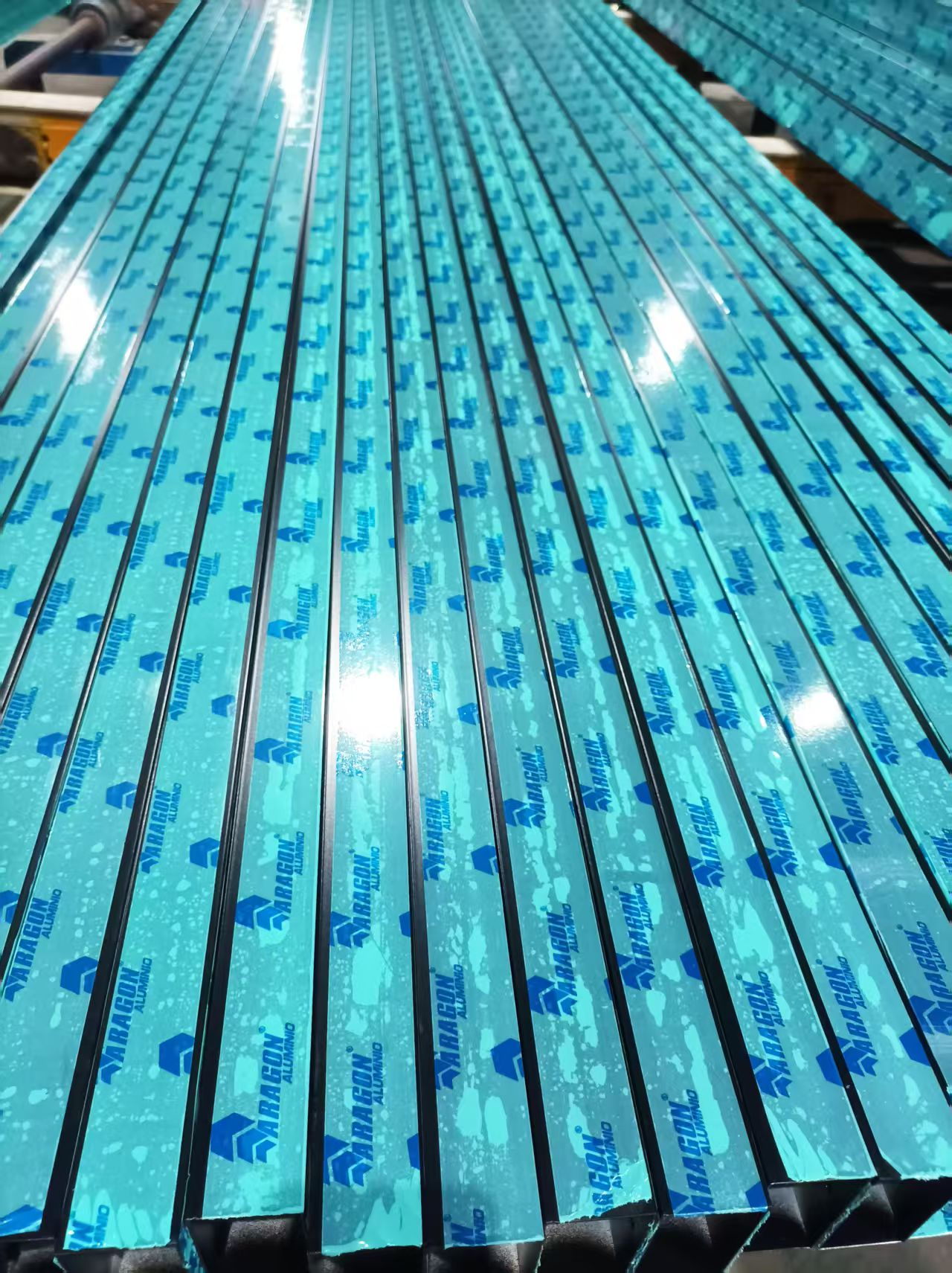 Medium-Tack Film for Smooth Aluminum 4