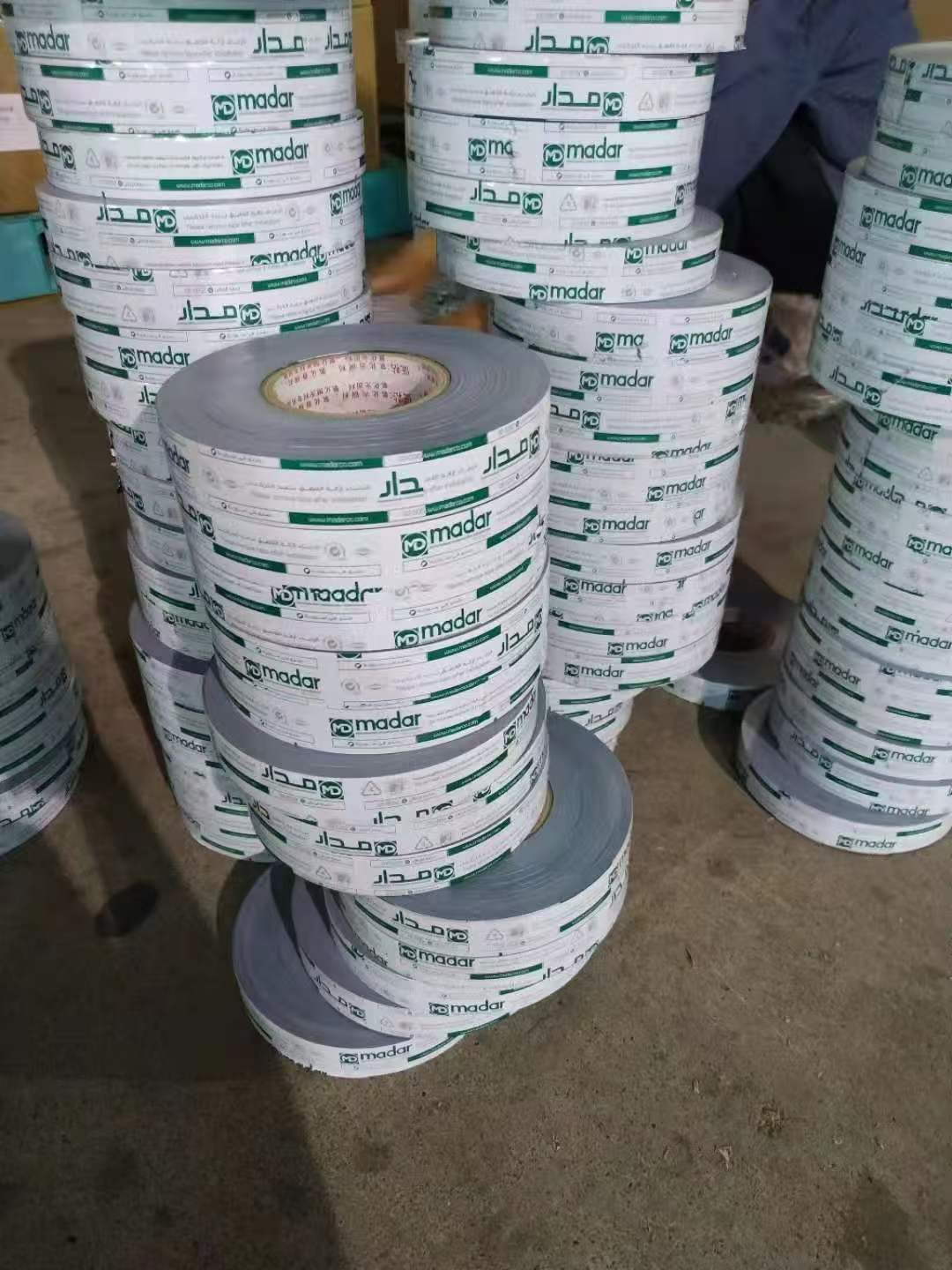 Medium-Tack Film for Matte Powder-Coated Aluminum 2